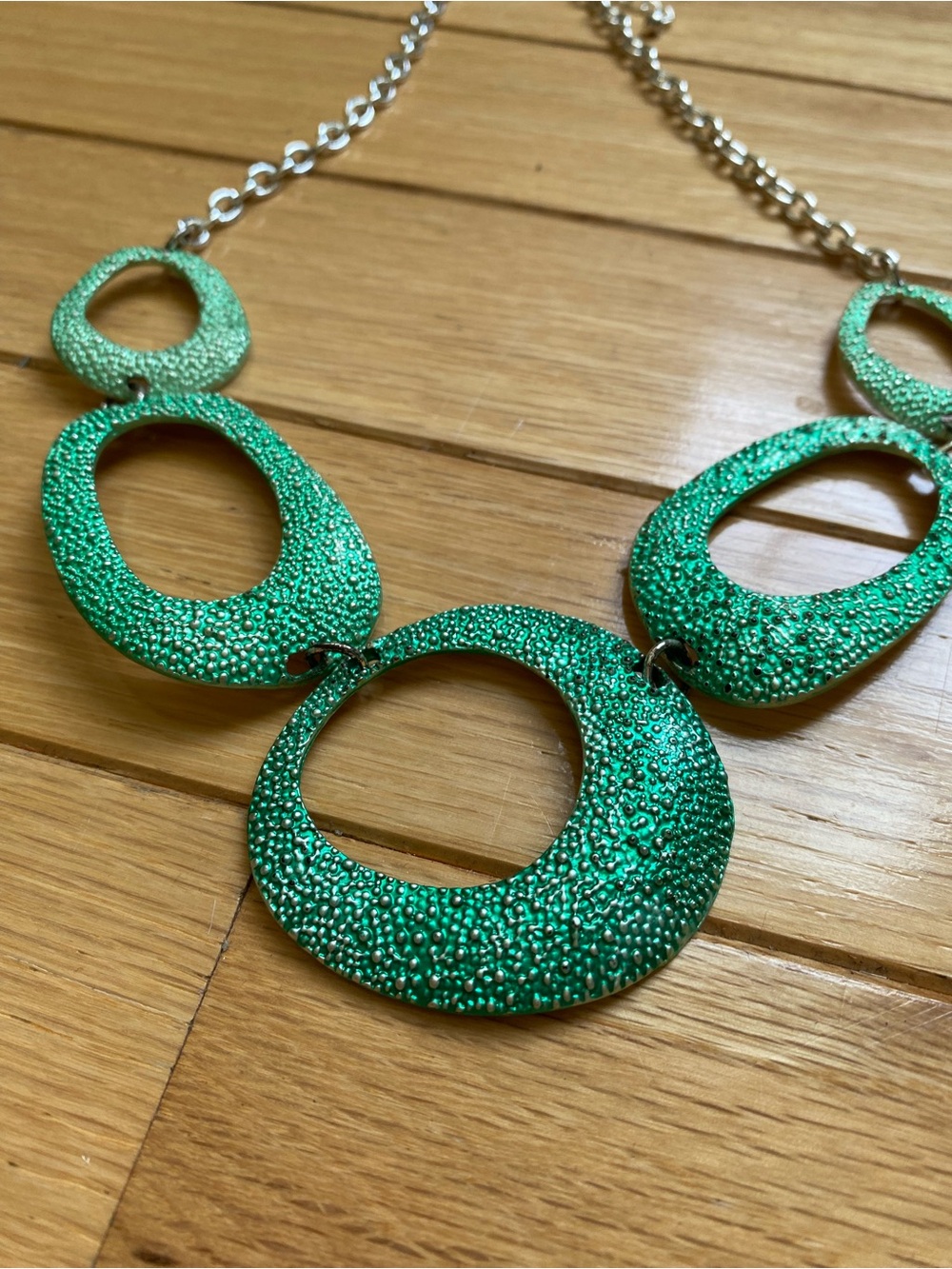 🌸 Green Statement Necklace